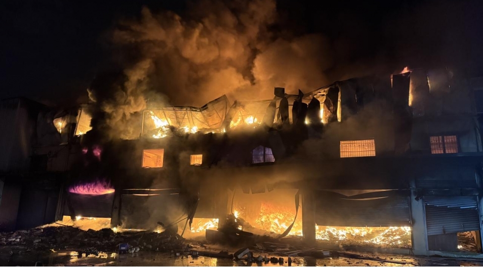 turkiyede-tikinti-materiallari-magazasinda-yangin-bash-verib