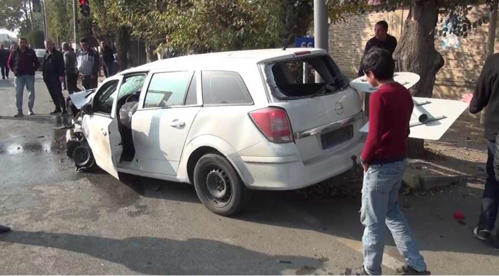 agcabedide-bash-veren-yol-qezasinda-surucu-olub