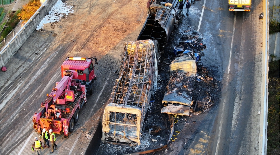 cenubi-koreyada-13-avtomobilin-ishtirak-etdiyi-agir-qeza-bash-verib