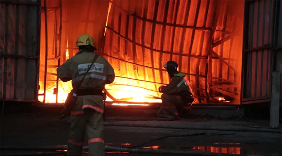 qazaxistan-ferdi-ev-yanib-12-nefer-helak-olub