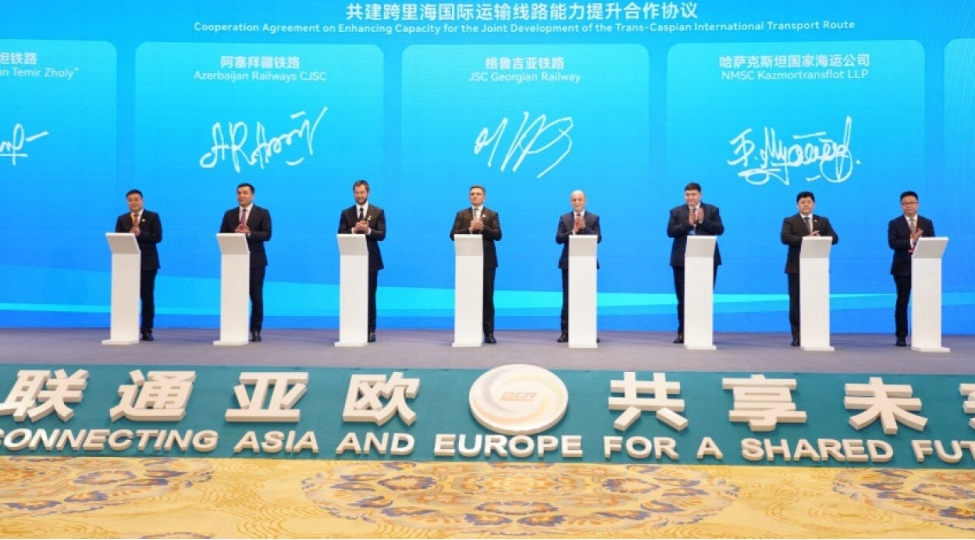 ady-nin-numayende-heyeti-chinde-beynelxalq-forumda-ishtirak-edib