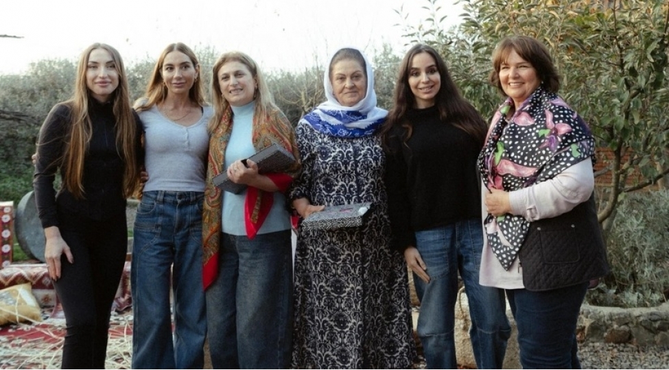 leyla-eliyeva-arzu-eliyeva-ve-alena-eliyeva-lenkeranda-fermer-teserrufati-ile-tanish-olublar