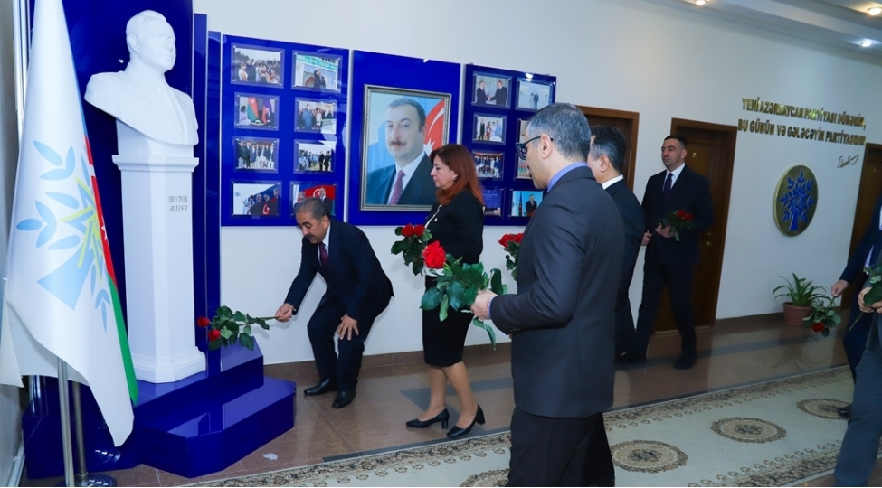 dunenimizin-qururu-bu-gunumuzun-dayagi