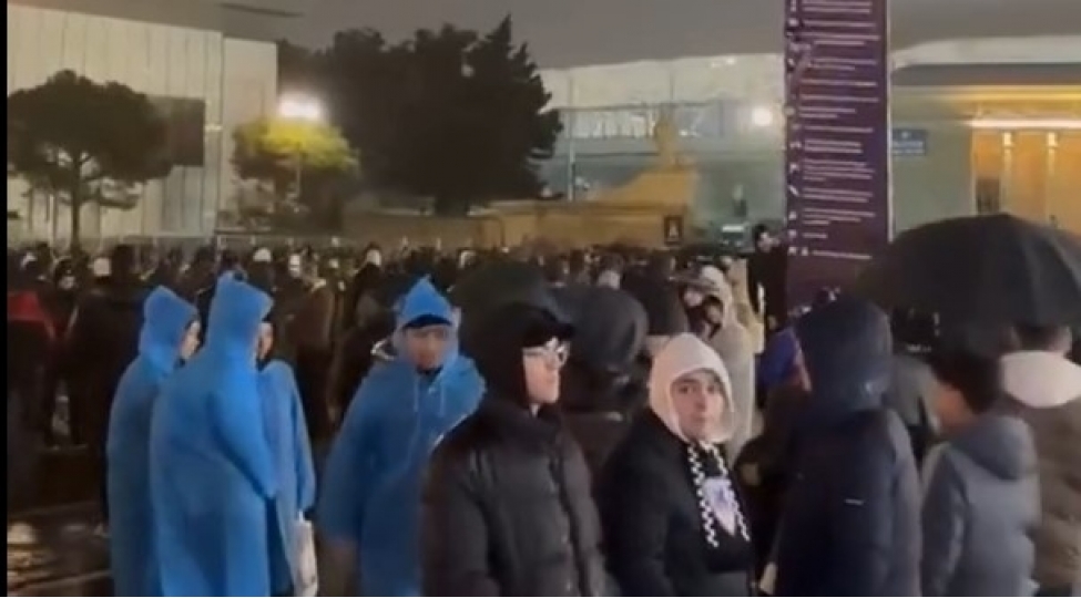 yagisha-baxmayaraq-stadionda-anshlaq-yashanir-video