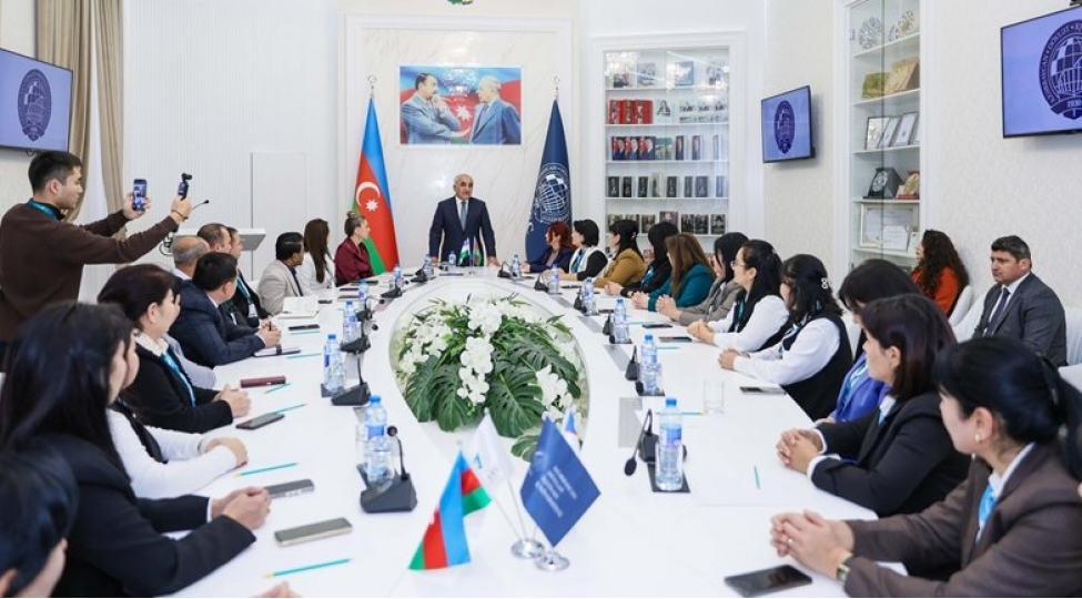 ozbekistanli-muellimler-uchun-unec-de-teshkil-olunan-intensiv-telim-proqrami-ugurla-basha-chatib