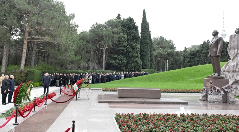 heshterxan-vilayetinin-qubernatoru-fexri-xiyabanda-ulu-onder-heyder-eliyevin-xatiresini-anib