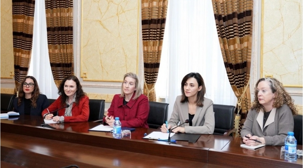 gelen-il-absh-nin-bir-sira-ictimai-siyasi-xadimi-azerbaycana-gelecek