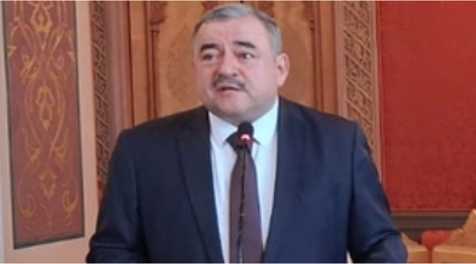 ilham-emirov-azal-in-qezaya-ugramish-teyyaresine-hesr-olunmush-pocht-markasi-menevi-ehemiyyet-dashiyir