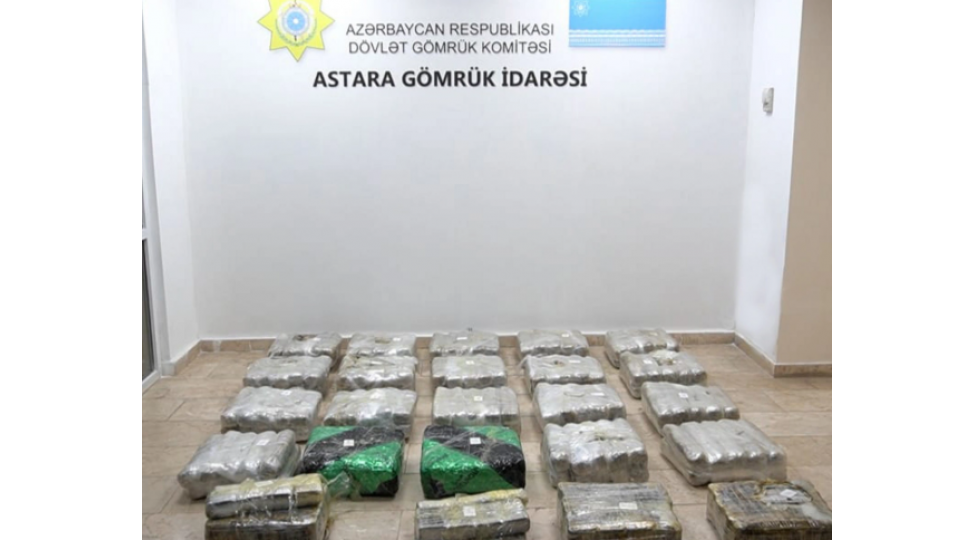 irandan-rusiyaya-kereviz-ve-kahi-aparan-mashinda-narkotik-vasite-ashkarlanib