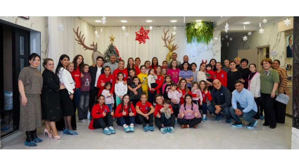 qadin-futbolchulardan-ibaret-millimizin-uzvleri-reinteqrasiya-merkezini-ziyaret-edibler