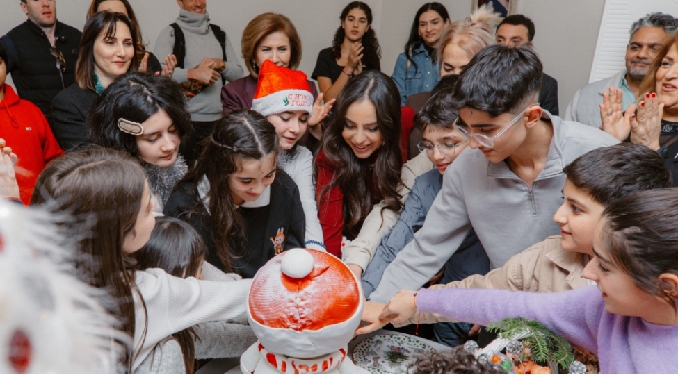 tut-elimden-ushaqlar-uchun-sosial-reabilitasiya-merkezinde-bayram-shenliyi-teshkil-olunub