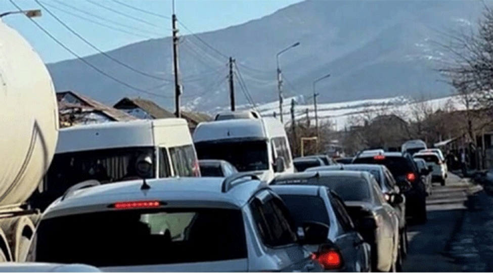 ermenistangurcustan-serhedinde-5-kilometrlik-novbe-yaranib