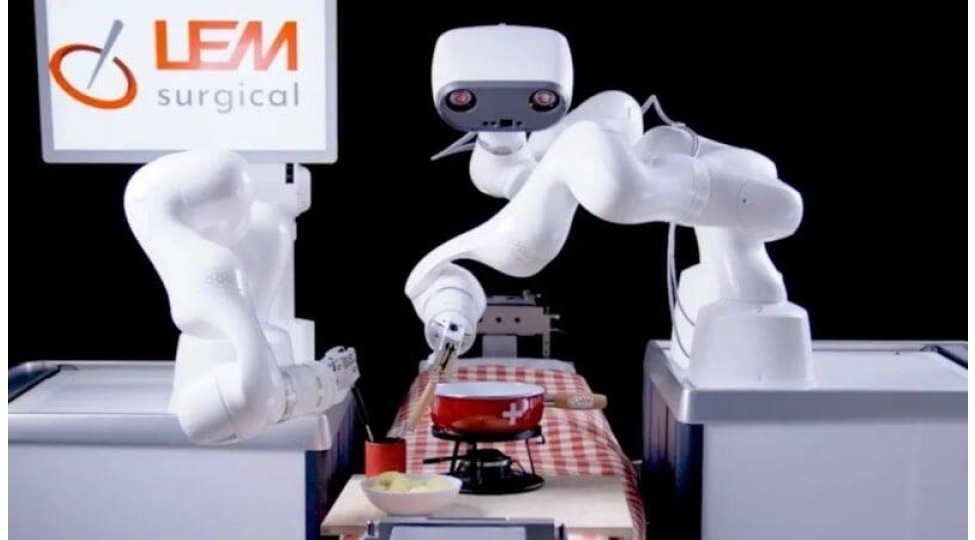 insana-benzer-cerrah-robot