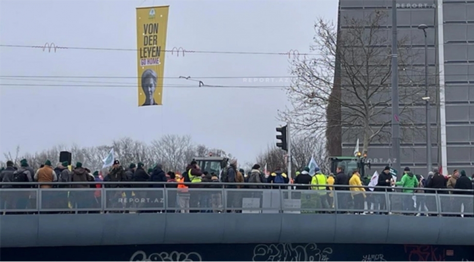 avropali-fermerler-ursula-fon-der-lyayenin-istefasini-teleb-edirler