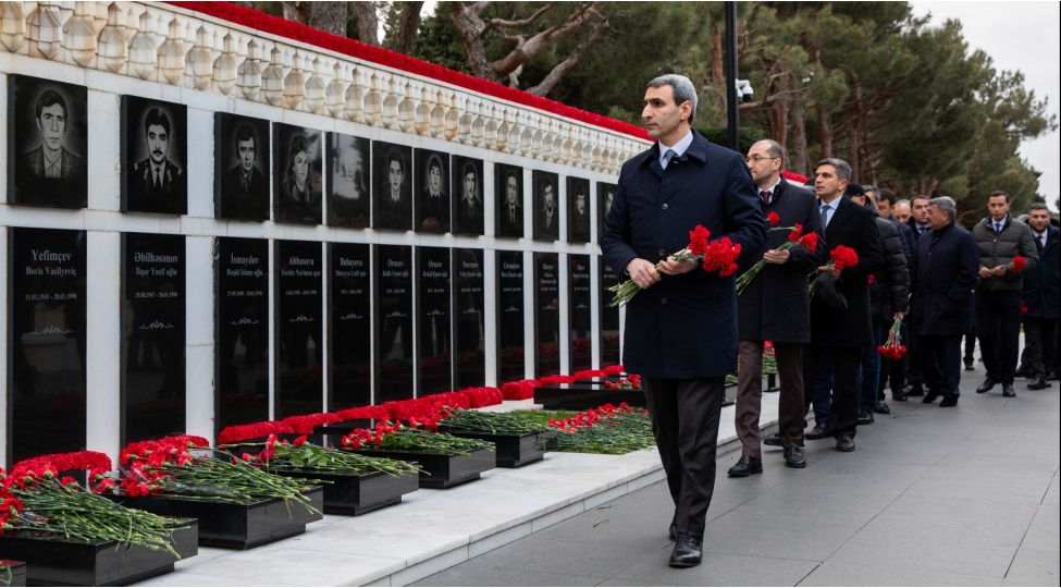 ady-rehberliyi-ve-kollektivi-shehidler-xiyabanini-ziyaret-edib