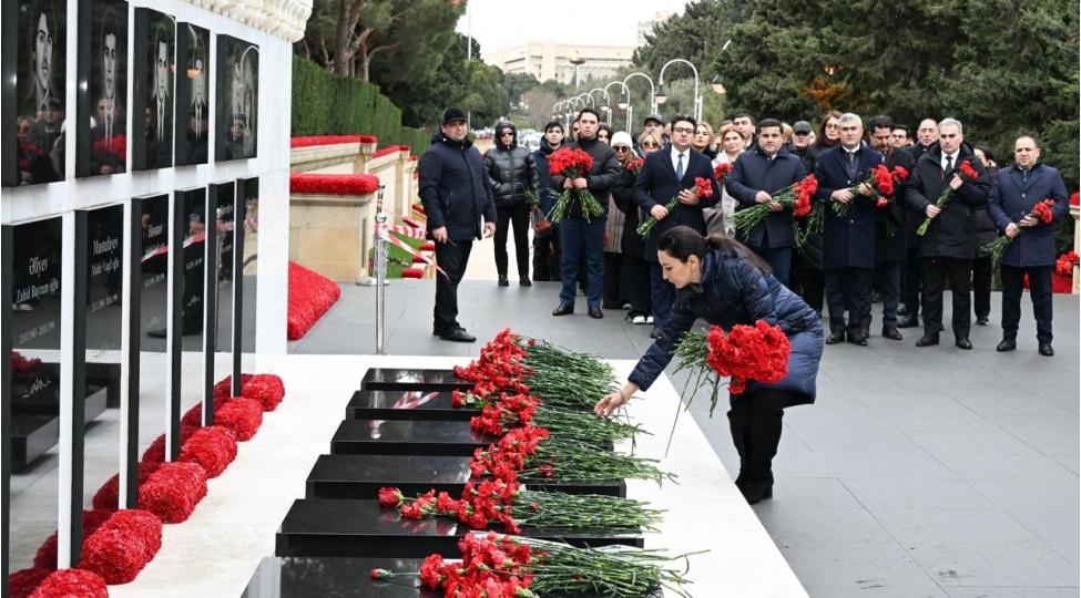 ombudsman-aparatinin-kollektivi-shehidler-xiyabanini-ziyaret-edib-3