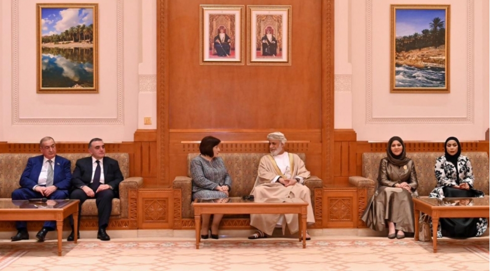 milli-meclisin-sedri-oman-sultanligi-dovlet-shurasinin-sedri-ile-gorushub
