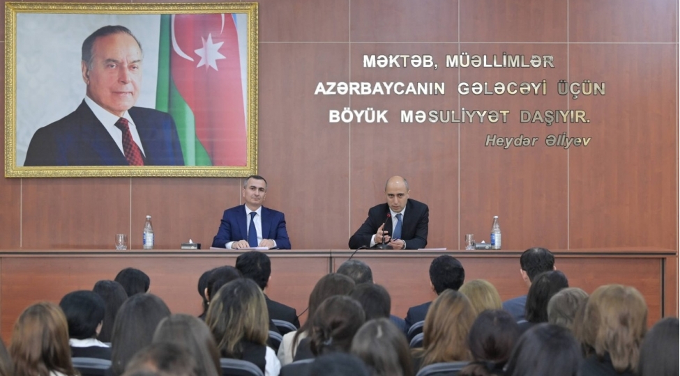 emin-emrullayev-bir-qrup-tehsil-ishchisi-ile-gorushub