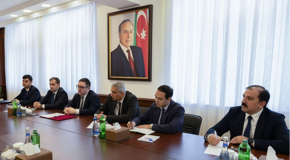 mudafie-senayesi-nazirliyi-ve-bdu-arasinda-universitet-senaye-terefdashligi-muzakire-edilib