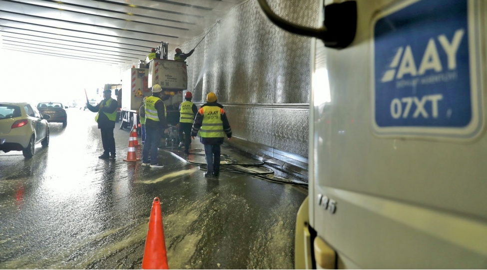 tuneller-daha-tehlukesiz-ve-rahat-hereket-uchun-temizlenir-fotovideo