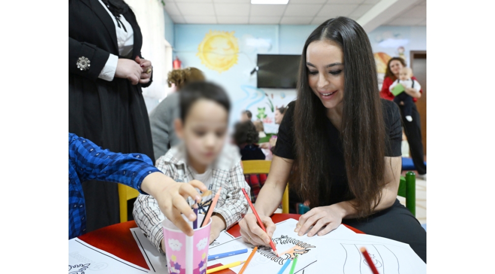 leyla-eliyeva-tiranada-hannah-ve-rosafa-ushaq-evini-ve-mother-teresa-universitet-xestexana-merkezini-ziyaret-edib