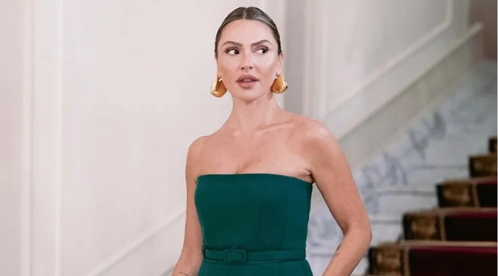 hadise-ozunu-bele-mudafie-etdi