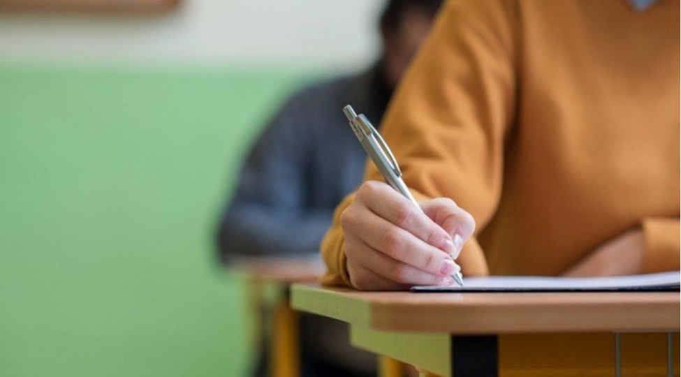 universitetlere-ve-kolleclere-qebul-olmaq-isteyenlerin-nezerine