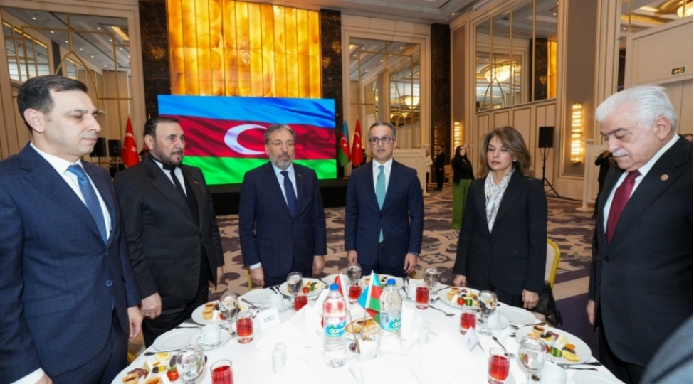 istanbulda-soydashlarimiz-uchun-iftar-sufresi-achilib