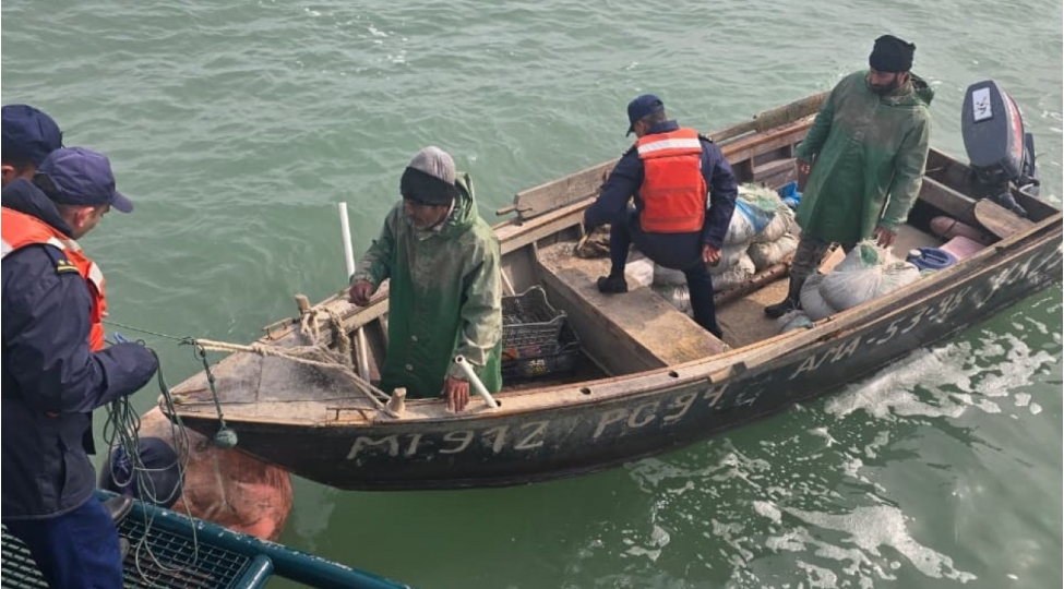 denizde-komeksiz-qalan-azerbaycanlilar-xilas-edildi