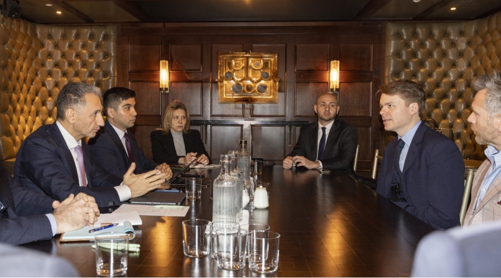 nazir-palantir-shirketinin-numayendeleri-ile-gorushdu