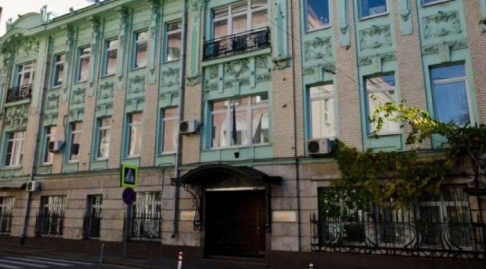 moskvada-azerbaycanin-diplomatik-avtomobili-qezaya-ugrayib