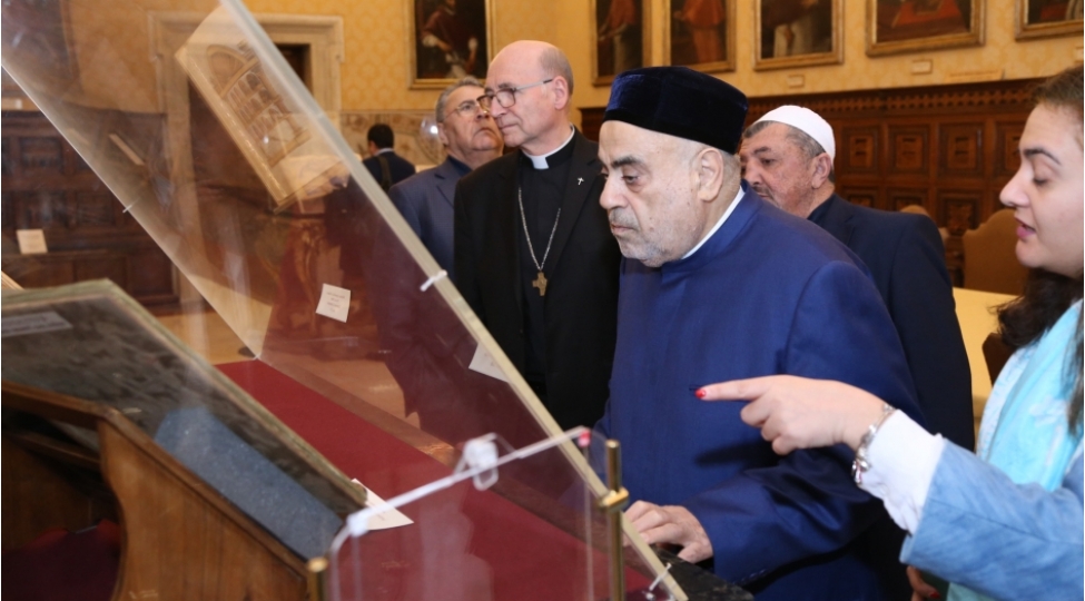 qafqaz-muselmanlari-idaresinin-sedri-vatikan-apostol-kitabxanasi-ile-tanish-olub
