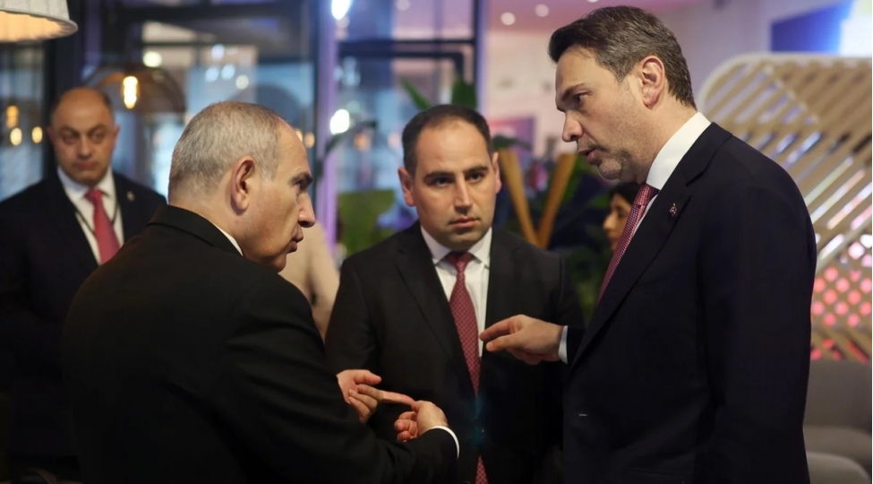 bayraktar-parisde-pashinyanla-gorushub