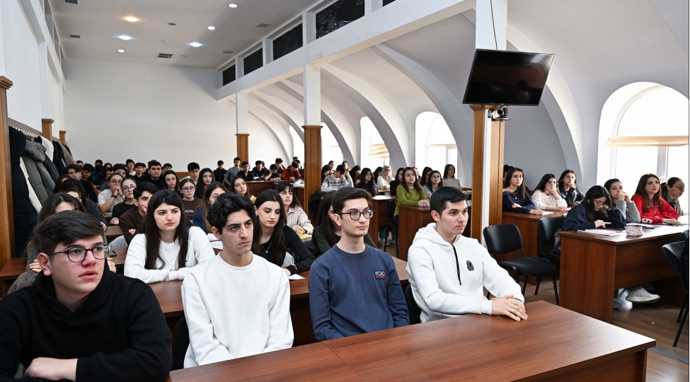 azerbaycan-dovlet-iqtisad-universitetinin-telebeleri-uchun-achiq-ders-kechirilib