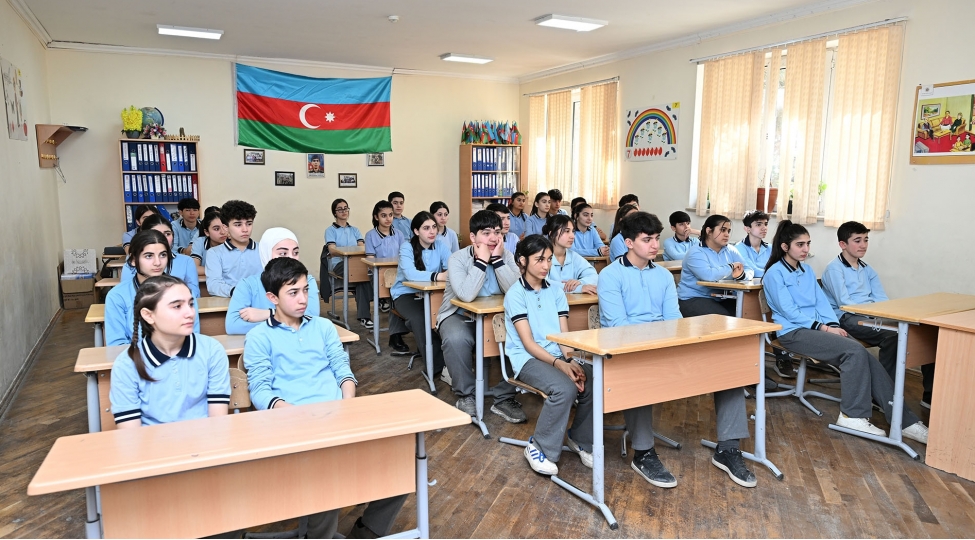 mektebyashli-ushaqlar-uchun-istehlakchi-huquqlari-barede-achiq-dersler-kechirilib