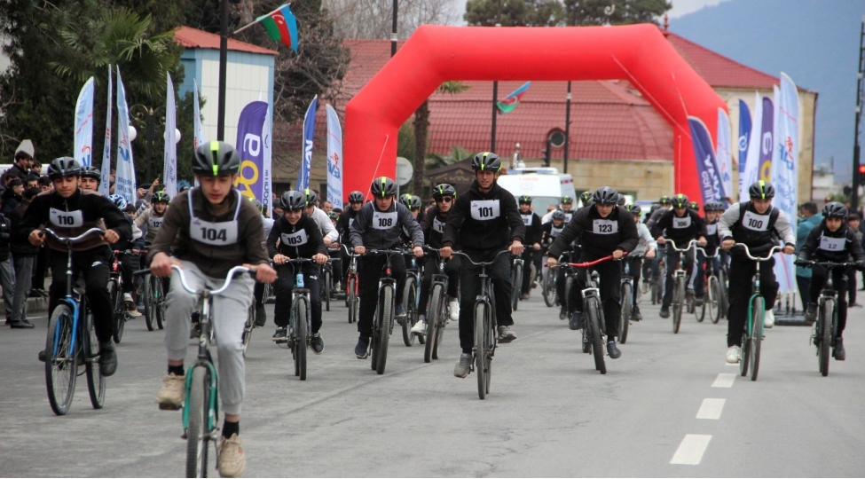 balakende-mektebliler-arasinda-velosiped-yarishi-kechirilib