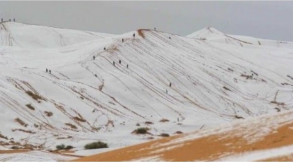 sahara-sehrasinda-nadir-qar-yagishi-foto