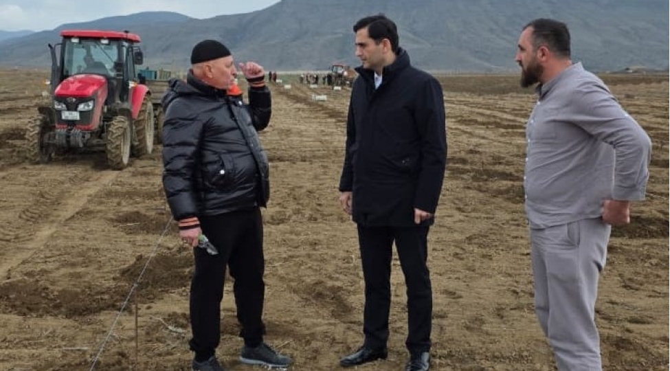 fuad-sadiqov-xocavendde-vetendaslari-qebul-edib-teserrufatlara-bas-cekib