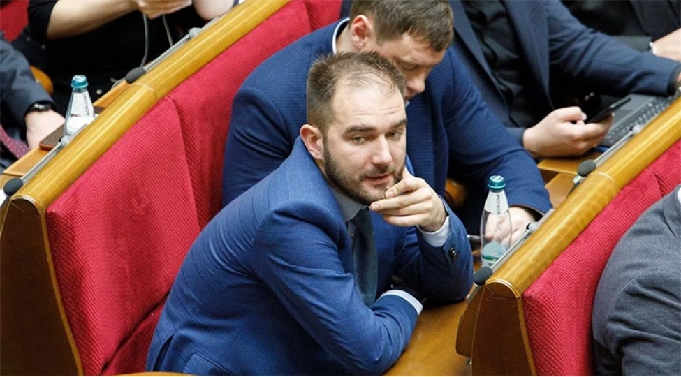 ukraynada-onlarla-deputat-istefa-erizesi-teqdim-edib