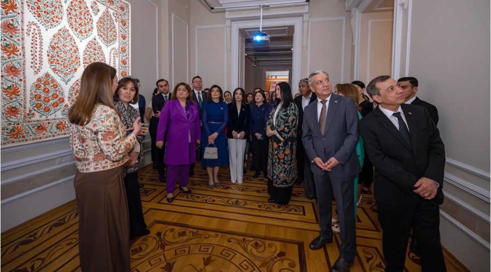 bakida-suzeninin-yaranishi-bir-tikme-ustasinin-hekayesi-adli-sergi-achilib