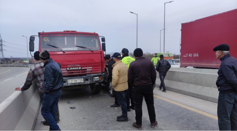 xachmaz-quba-yolunda-qeza-tixaca-sebeb-olub