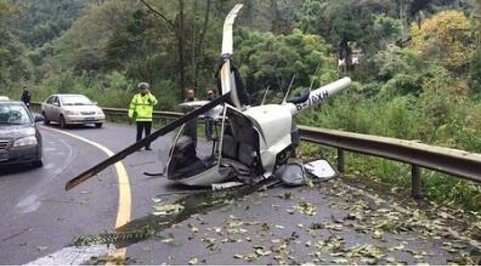 turistleri-dashiyan-helikopter-qezaya-dushdu