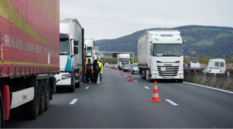 yanacaq-qiymetlerinin-keskin-artimi-parisde-yukdashiyanlar-elave-destek-telebi-ile-etiraz-aksiyasina-bashlayiblar