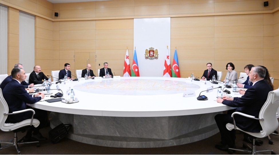 prezident-ilham-eliyevin-gurcustanin-bash-naziri-irakli-kobaxidze-ile-genish-terkibde-gorushu-olub