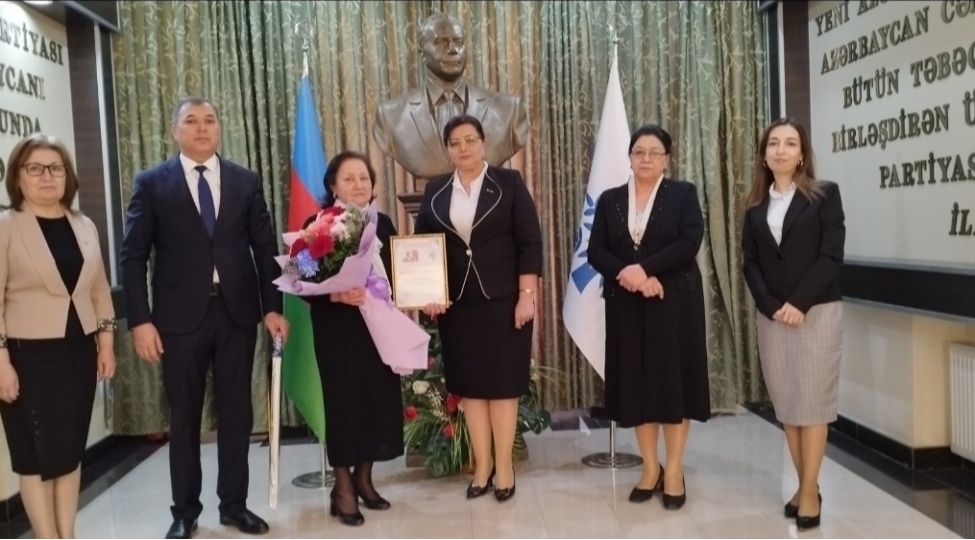 yap-berde-rayon-teshkilatinda-omrunu-hekimliye-hesr-etmish-xuraman-beylerova-ile-gorush-kechirilib