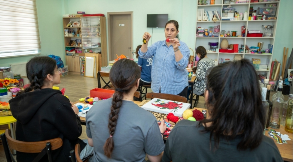 sosial-xidmetler-agentliyi-bakida-uch-ushaq-siginacaginin-fealiyyetine-destek-gosterir