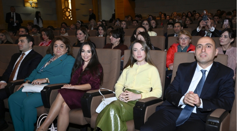 men-lale-bir-de-sherlok-holms-2-filminin-ikinci-movsumu-ictimaiyyete-teqdim-olunub