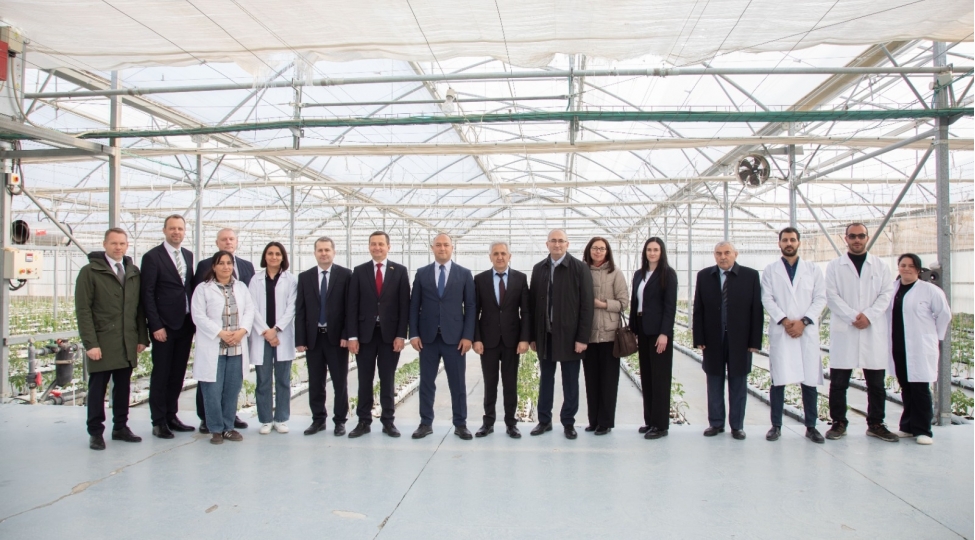 latviya-numayende-heyeti-terevezchilik-elmi-tedqiqat-institutunun-fealiyyeti-ile-tanish-olub