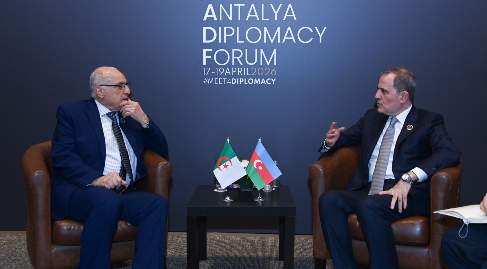 ceyhun-bayramov-elcezairli-hemkari-ile-yaxin-sherqdeki-gerginliyi-muzakire-edib