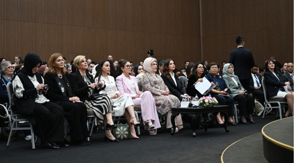 mehriban-eliyeva-felestinde-sulh-namine-birlesherek-tehsil-sisteminin-mehv-edilmesi-ile-mubarize-ve-geleceyin-qorunmasi-adli-panelde-ishtirak-edib